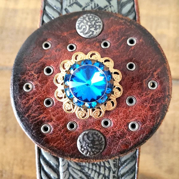 Bracelet - leather cuff - Picture 9 of 13